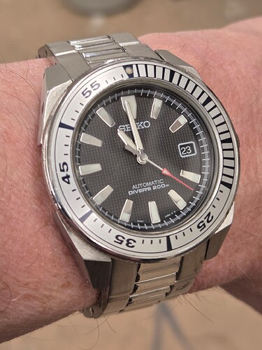 17718407411675067527437883983385