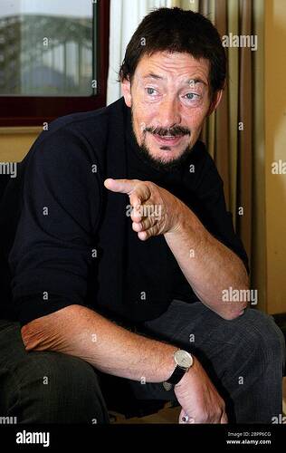 chris-rea-in-kln-der-britische-snger-chris-rea-im-interview-im-klner-hyatt-hotel-2BPP6CG