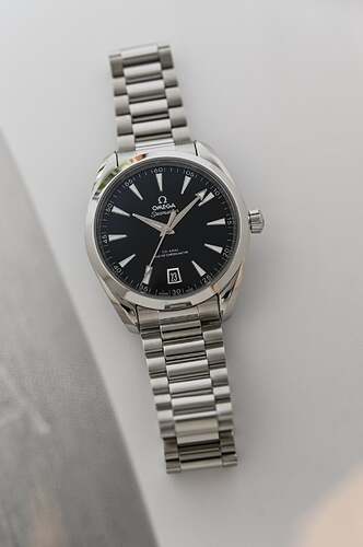 Omega-Seamaster-Aqua-terra-Black-Dial-Glossy-2024-41mm-38mm-34mm-review-9-1362x2048