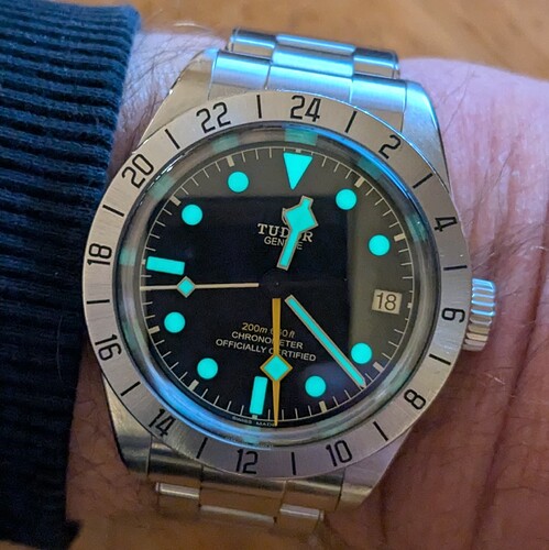 PXL_20250317_232205282