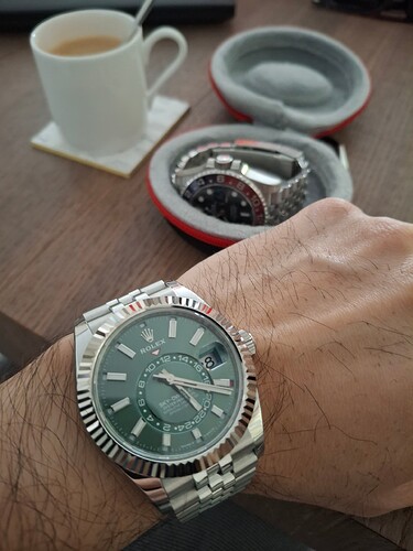 17774304376807050624880838062998