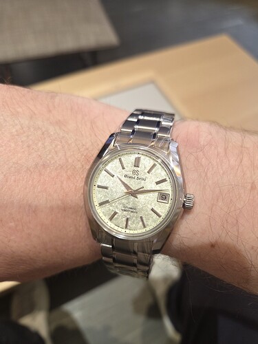 3F81F700-47EF-44CC-9578-934DF4E12845_1_105_c