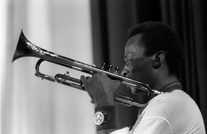 Miles-Davis-Breitling-Navitimer-c-AFP-Photo-1030x668