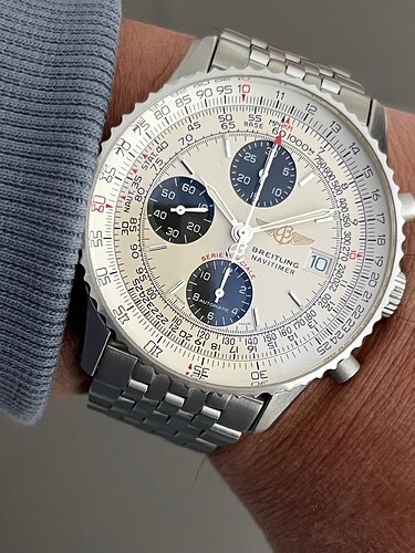 OH.watches.Breitling.Navitimer_A13330.BreitlingFighters.wristshot_02.260110