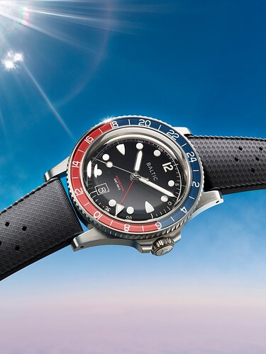 closeup-aquascaphe-gmt-mk-ii-red