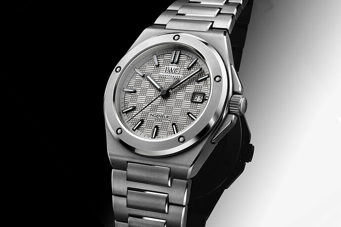 IWC-Ingenieur-40-titanium-grey-dial-2-3930143920
