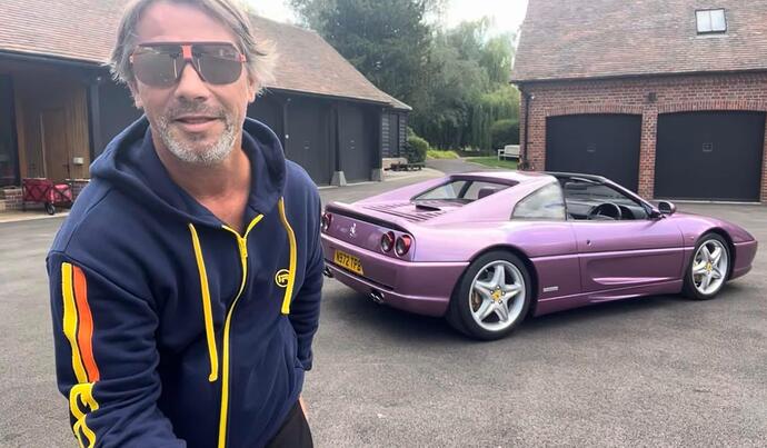 jay-kay-has-had-his-ferrari-355-repainted-in-lamborghini-v0-sdxvfotn9bif1
