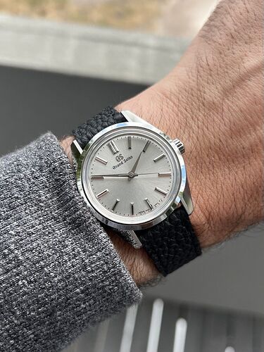 GrandSeikoHeritageCollectionSilverSunray36.55mmSBGW291-2022WatchVault04_1728x