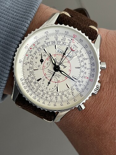OH.watches.Breitling.Navitimer_A21330.MontbrillantDatora.wristshot_03.260111