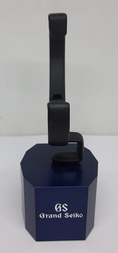 TK: Verschillende Blauwe Grand Seiko Horloge Houders / Stands