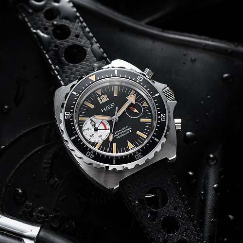 HGP-200m-chronographe-mecaquartz-vintage-lum-black-dial-black-bezel-black-rally-rubber-strap-25-H2CM-003-02-RB2-BLK-in-situ