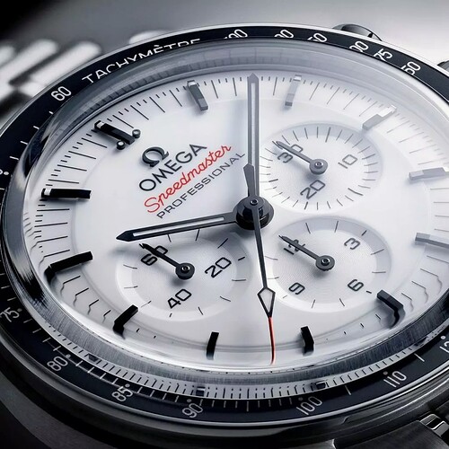 omega-speedmaster-moonwatch-31030425004001-closedial-min-1024x1024~2
