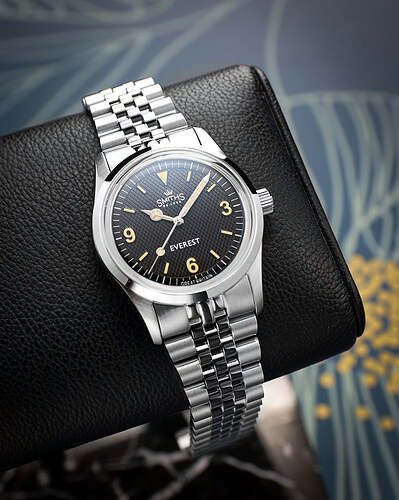 WatchStand_10c86a13-59dc-434f-9bfa-00c737e2019e_1080x