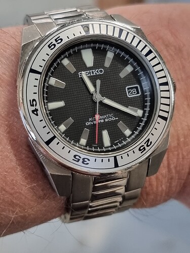 1769595704213994485575220319800