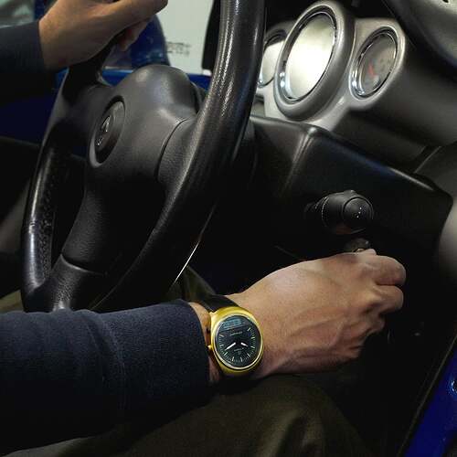 gold_ano_wrist3