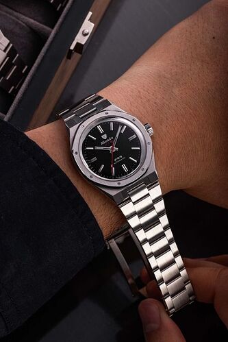 ace_jewelers_x_nivada_grenchen_f77_amsterdam_wristshot_hires_01