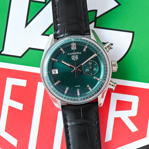 TAG-Heuer-Carrera-Glassbox-Chronograph-Green-Dato-CBS2211.FC6545-hands-on-review-8