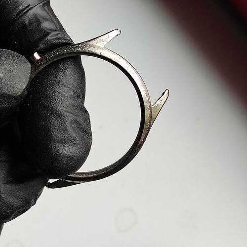 nikkellaag opgepoetst en nu klaar voor een chroomlaag
