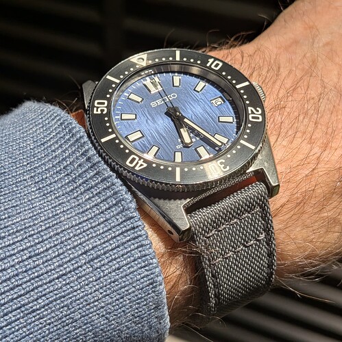 PXL_20251116_172702345