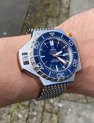 CE73387E-92AE-4D01-80F7-49A7FF4196E9_1_201_a