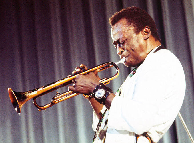 Miles-Davis-Jaeger-LeCoultre-Memovox-c-Rolling-Stone-1030x758