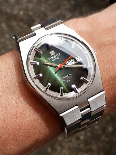 1975 Cal 2940 PR526 Green dial