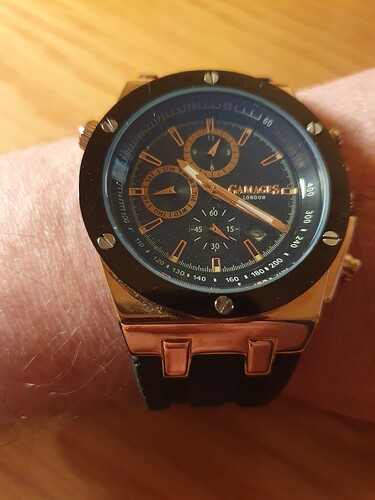horloge om de pols-beetje vuil langs lunette