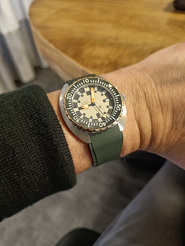 17653536665352784838924088363282