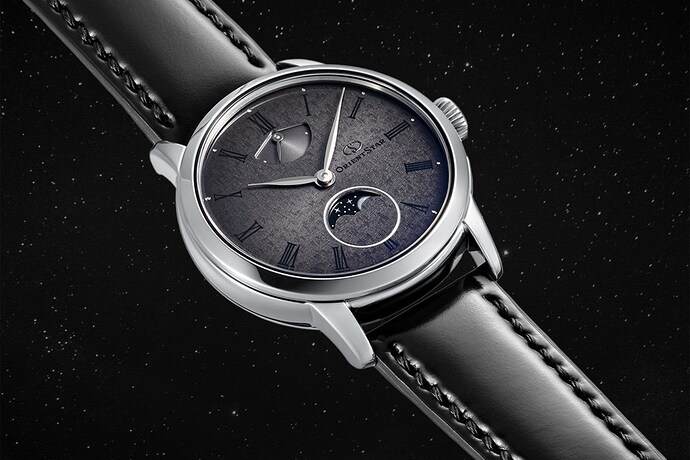 Orient-M45-F8-Hand-Wind-Moon-Phase-cadrature-isometric-1536x1024