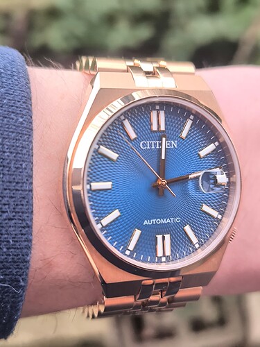 17689938882822626046232769343203