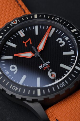 1000195475-1365x2048