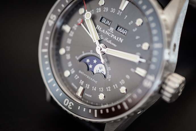 Blancpain-Fifty-Fathoms-Bathyscaphe-Quantieme-Complet-Phase-de-Lune-review-7
