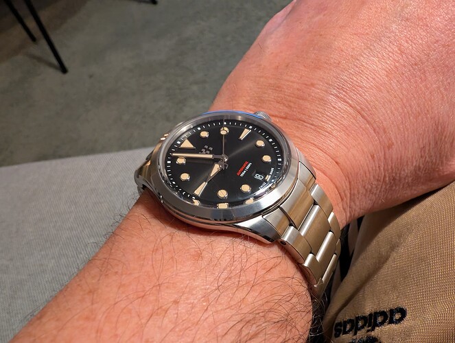 PXL_20251114_195605587