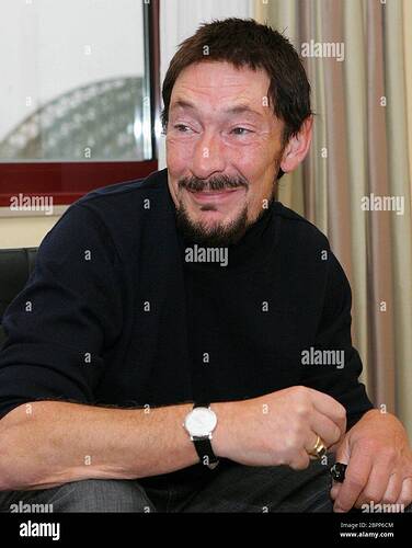 chris-rea-in-kln-der-britische-snger-chris-rea-im-interview-im-klner-hyatt-hotel-2BPP6CM