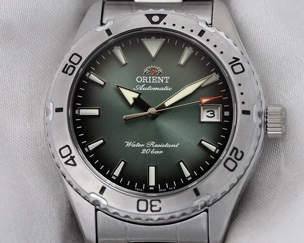 orient-ac0q-diver-ii-dial-gear-patrol.webp