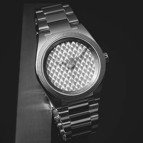 Guilloche_Silver_hands_1