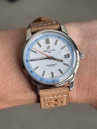 breitling-b31-top-time-v0-d3pm5xrxmd6f1