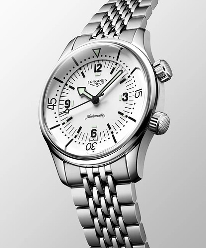 longines-legend-diver-l3-764-4-16-6-bottom-detailed-view-3-1746628273
