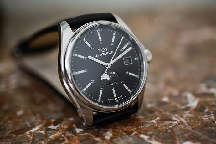 Glycine-Combat-6-Classic-Moonphase-Value-Proposition-Review-8