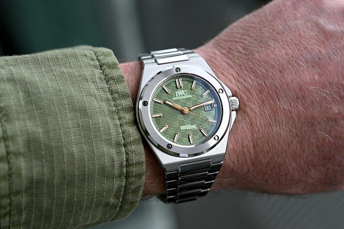 2025-IWC-Schaffhausen-Ingenieur-Automatic-40-Green-Brad-Pitt-Apex-GP-Limited-Edition-2-2048x1365