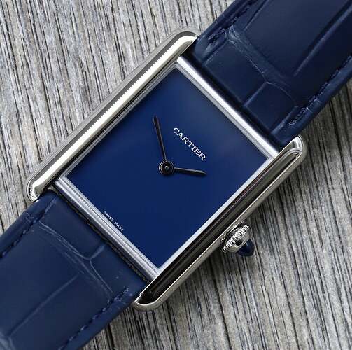 Cartier_Tank_Must_Blue_WSTA0055_-_2021_Watch_Vault_03_2048x