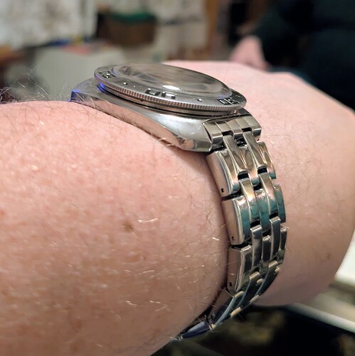 PXL_20251205_203625003.MP~2