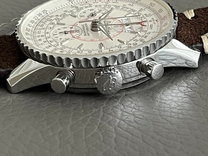 OH.watches.Breitling.Navitimer_A21330.MontbrillantDatora.closeup_04.260111