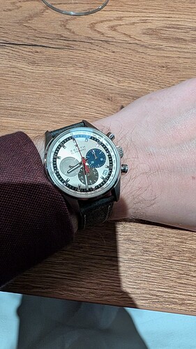 PXL_20251214_193236796