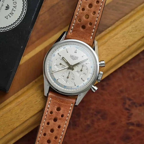 HEUER-Carrera-Re-edition-CS3110-tritium-vintage-neo-watchurbia-3-1638x2048