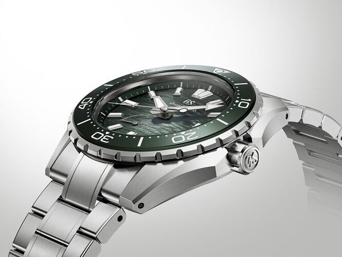 Grand-Seiko-Evolution-9-Collection-Spring-Drive-U.F.A.-Ushio-300-Diver-Ushio-Green-SLGB025-case-768x576