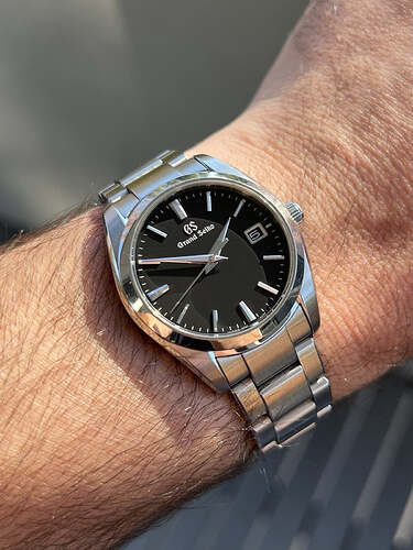 GrandSeikoHeritageCollectionQuartzSBGX261-2021WatchVault03_2048x