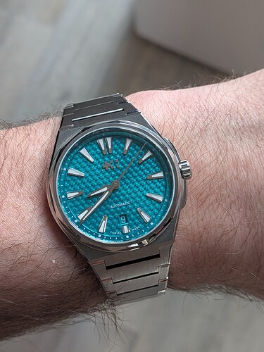 PXL_20251214_085054396