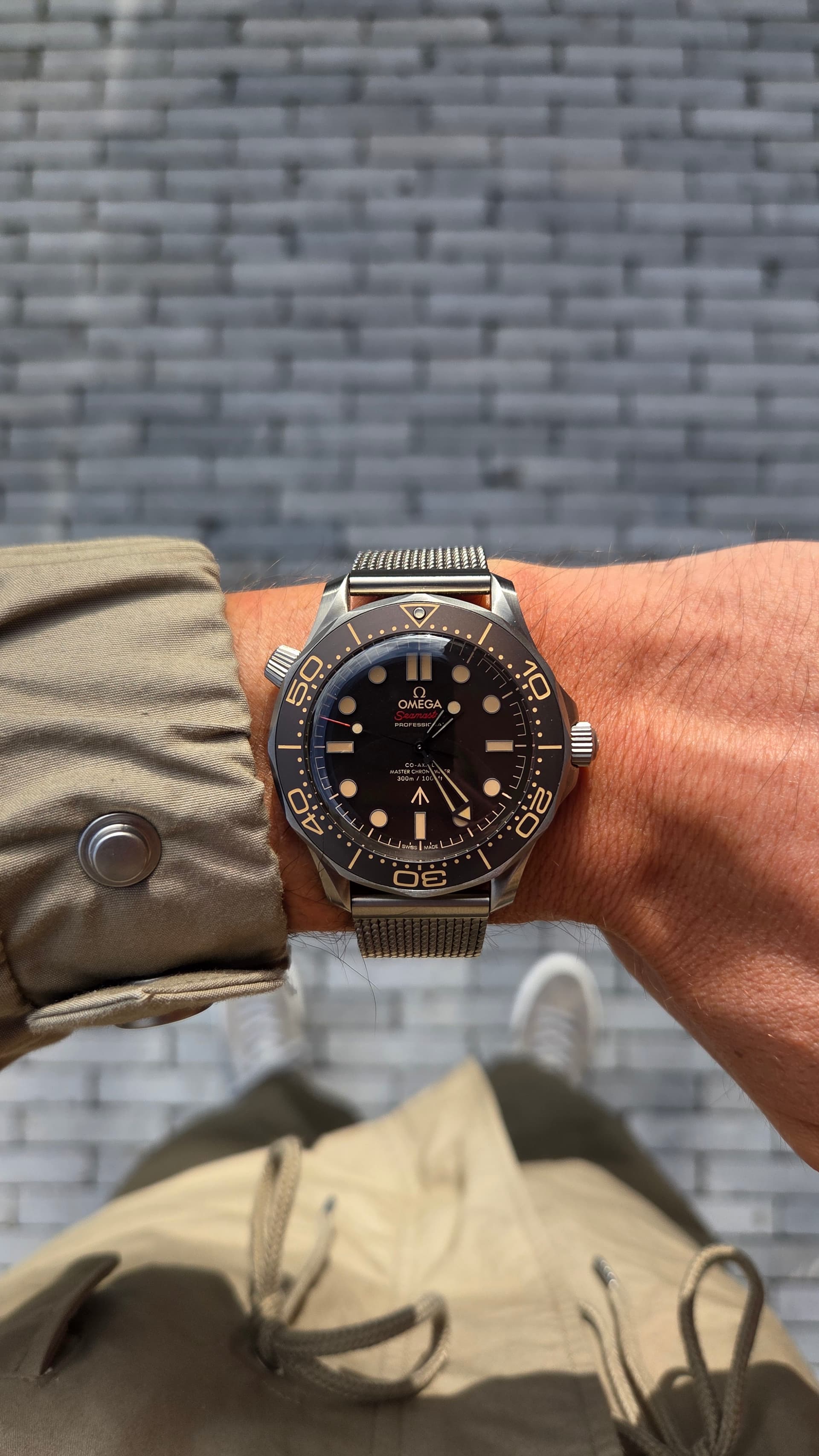 Omega wristshot 24