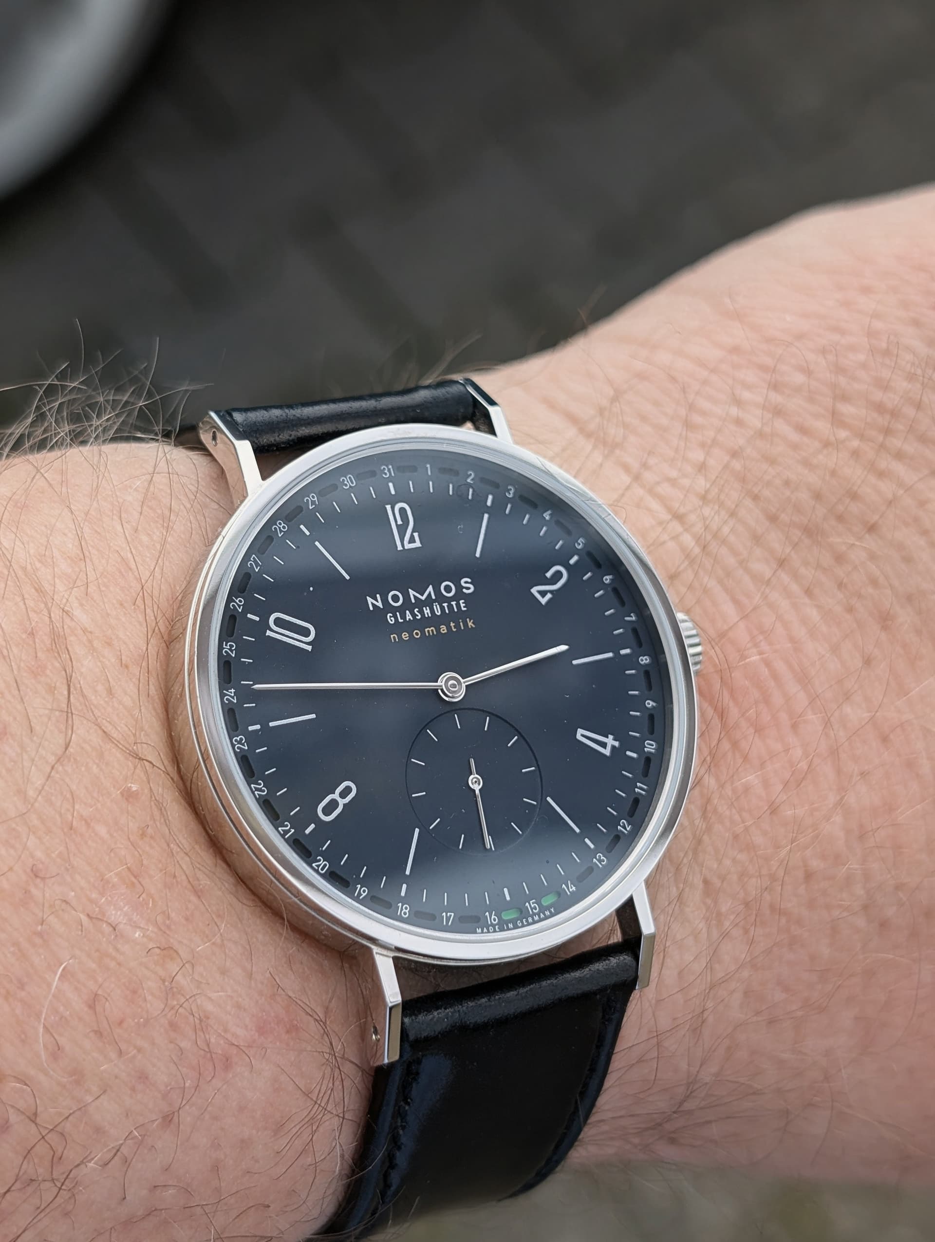 Nomos wristshot 24